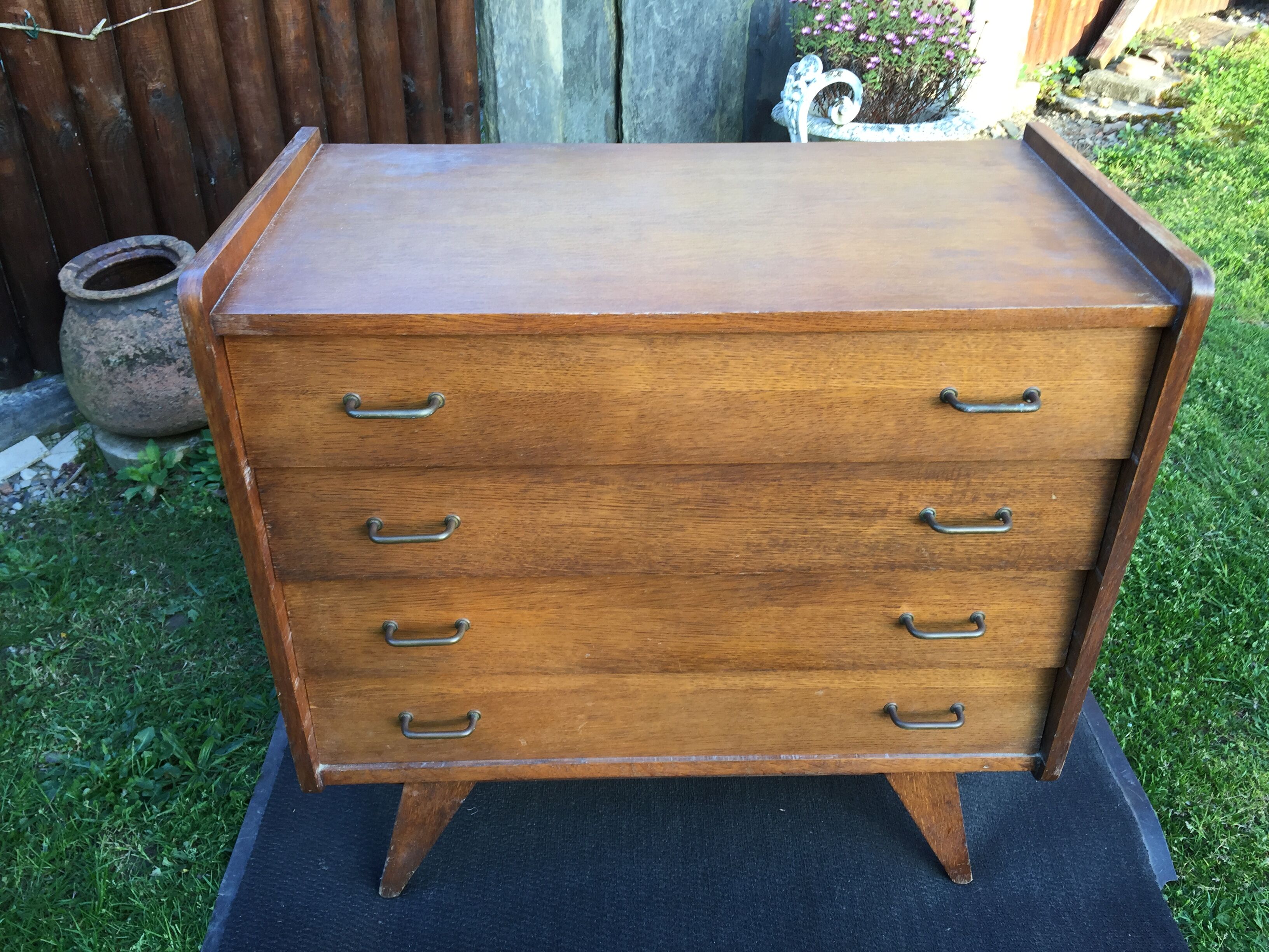 Commode vintage à pieds compas en chêne