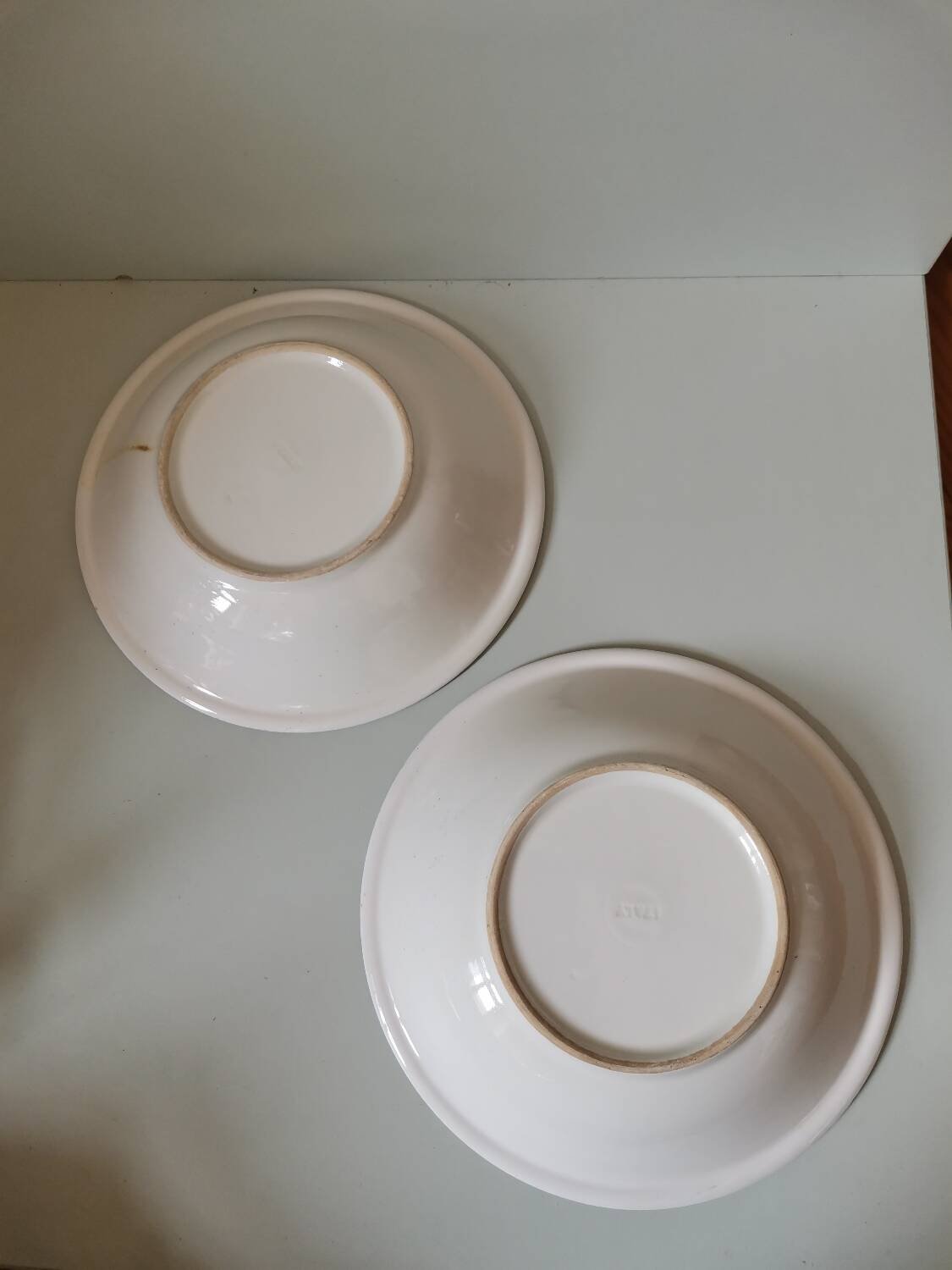 Set of 2 vintage soup plates in speckled black and white ceramic made in Italy