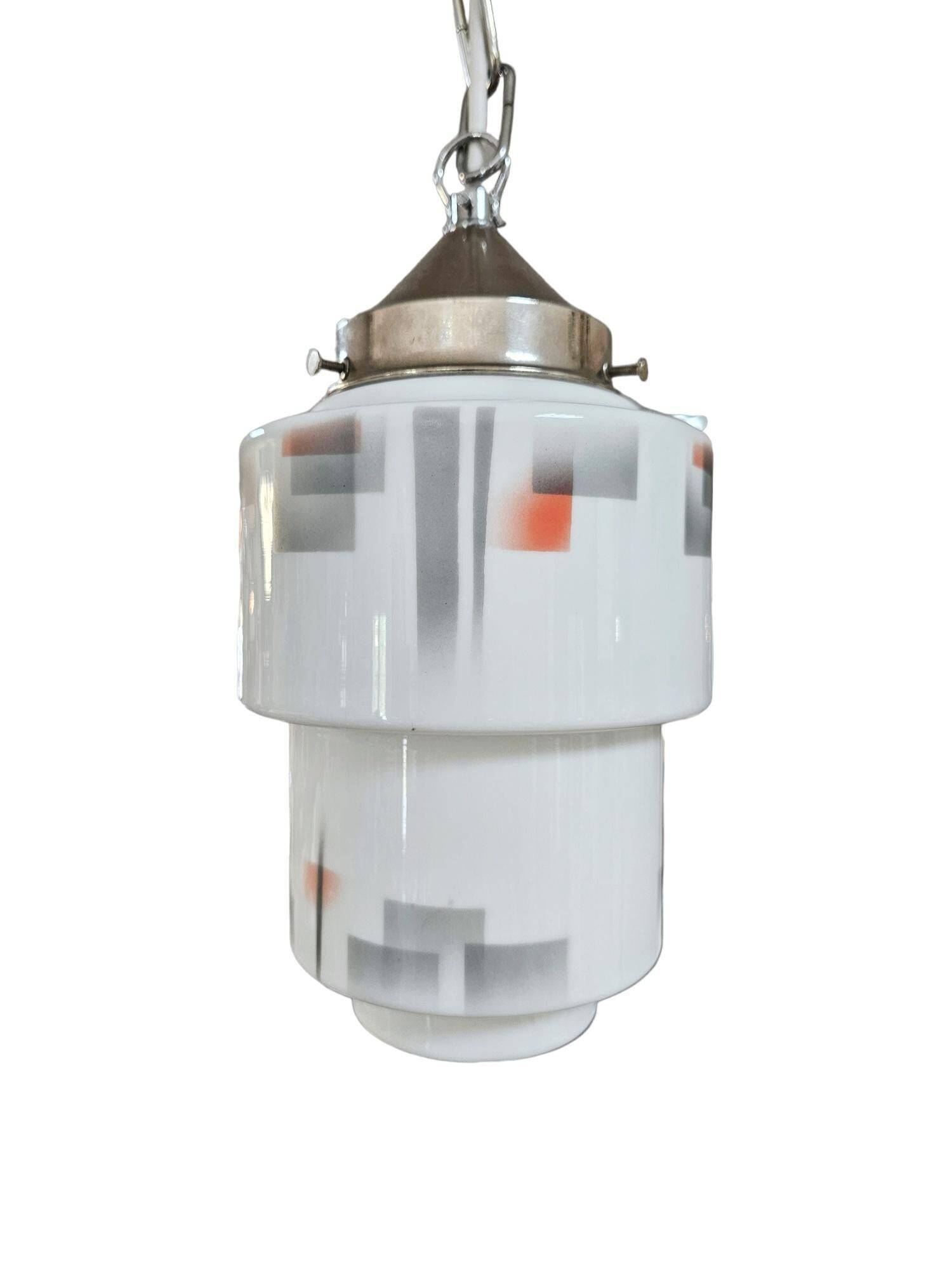 Lustre Art Déco Gratte-ciel à Étages en Verre Opalin, 1930s
