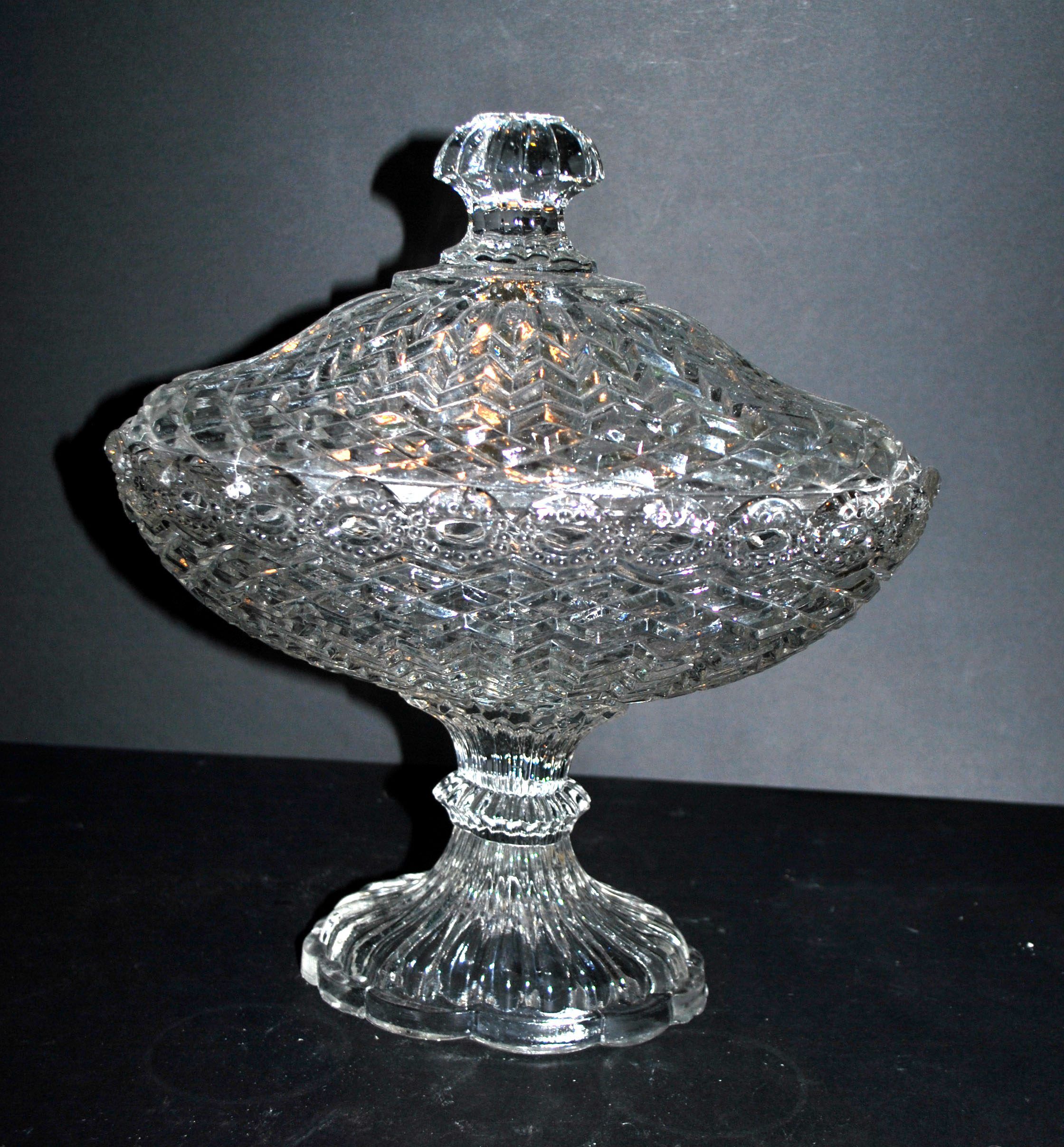 Large oval bonbonnière/dragee dish in molded crystal with diamond and pearl decoration, circa 1900