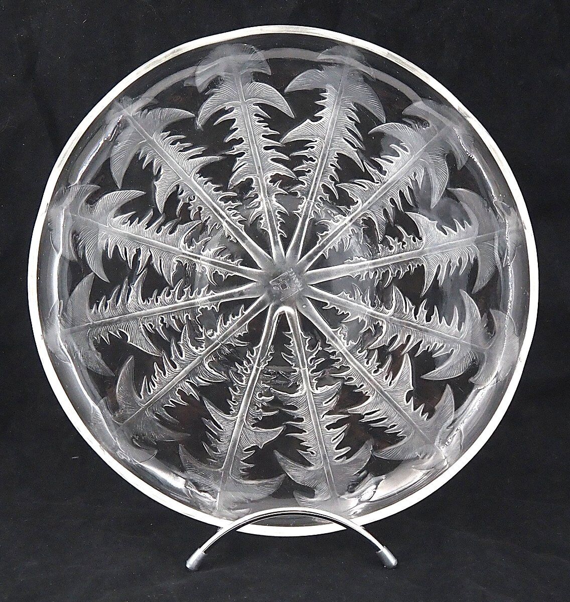Dandelion cup signed Lalique VDA, glassware from Alsace