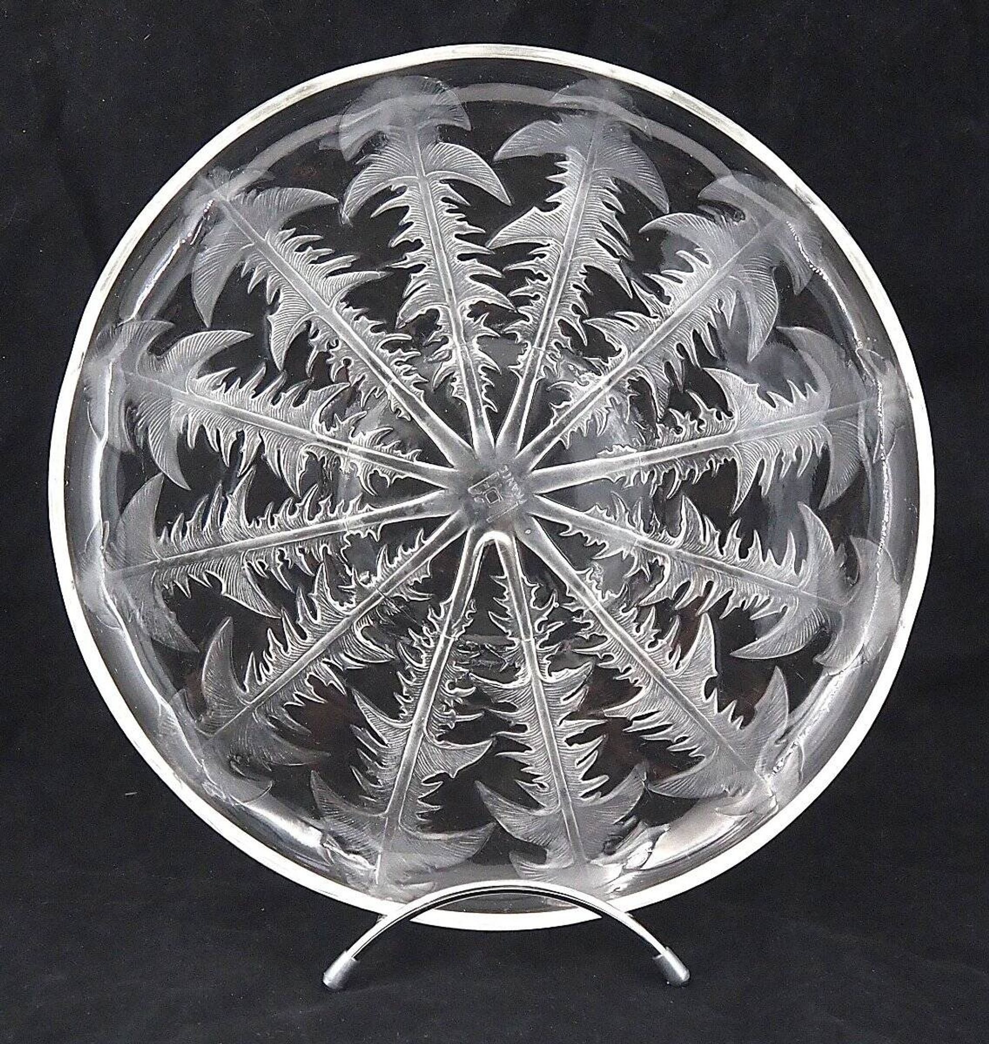 Dandelion cup signed Lalique VDA, glassware from Alsace