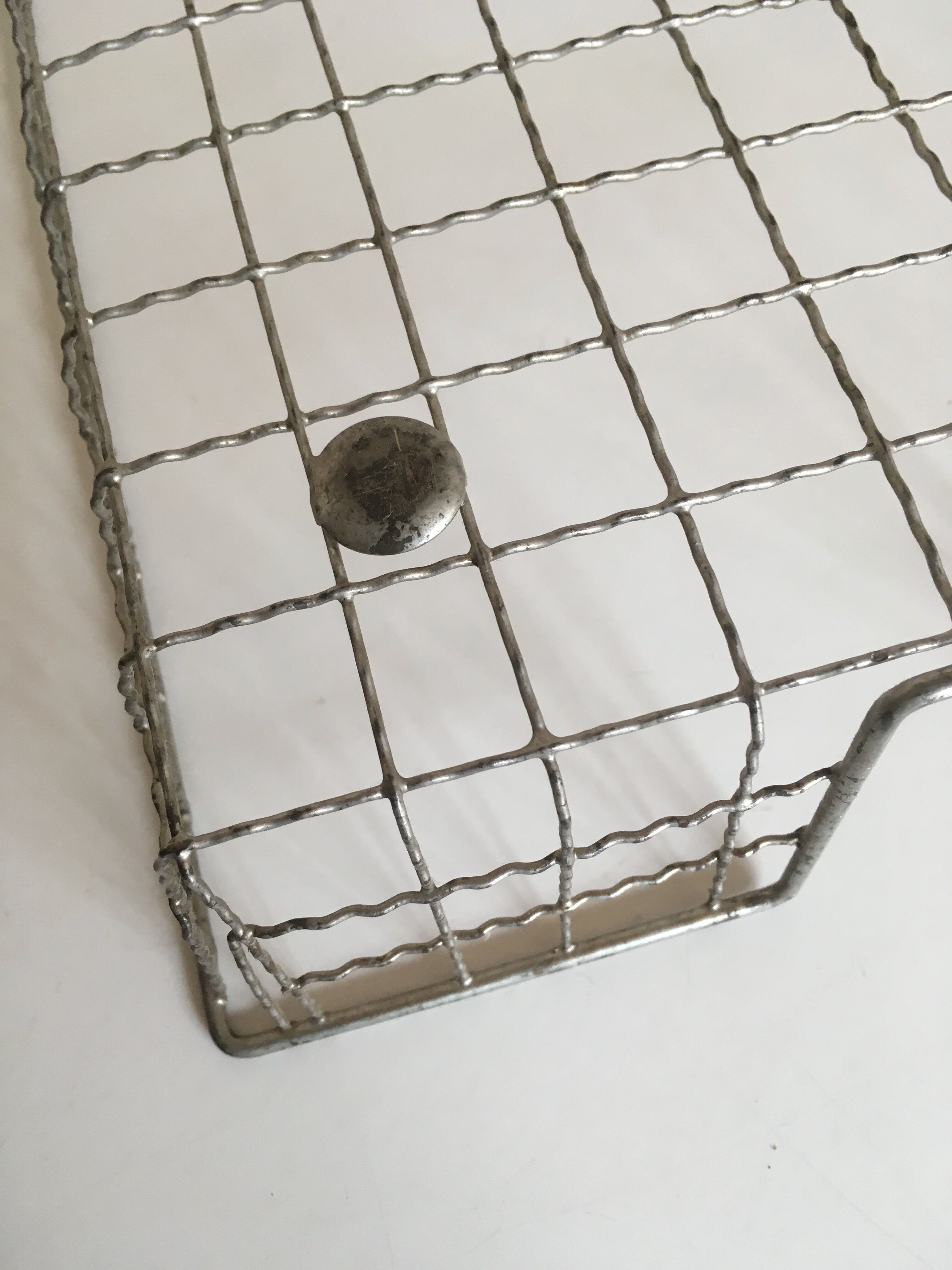 Banette range courier in  metal wire 60s