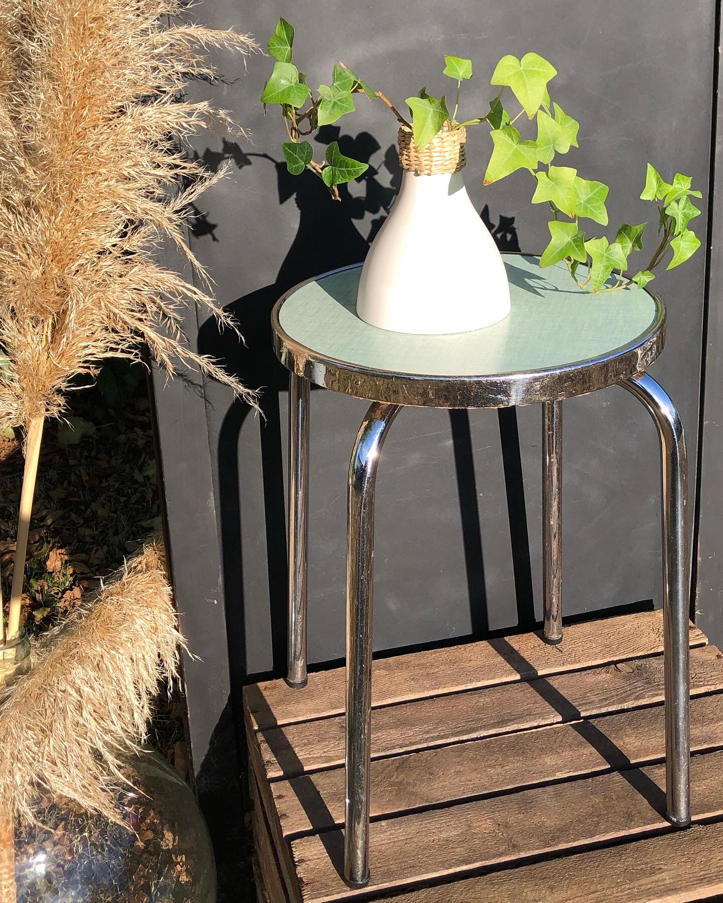 Tabouret en formica rond
