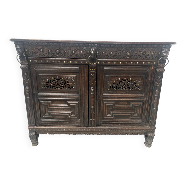 Buffet de style renaissance en chêne massif XVIII siècle