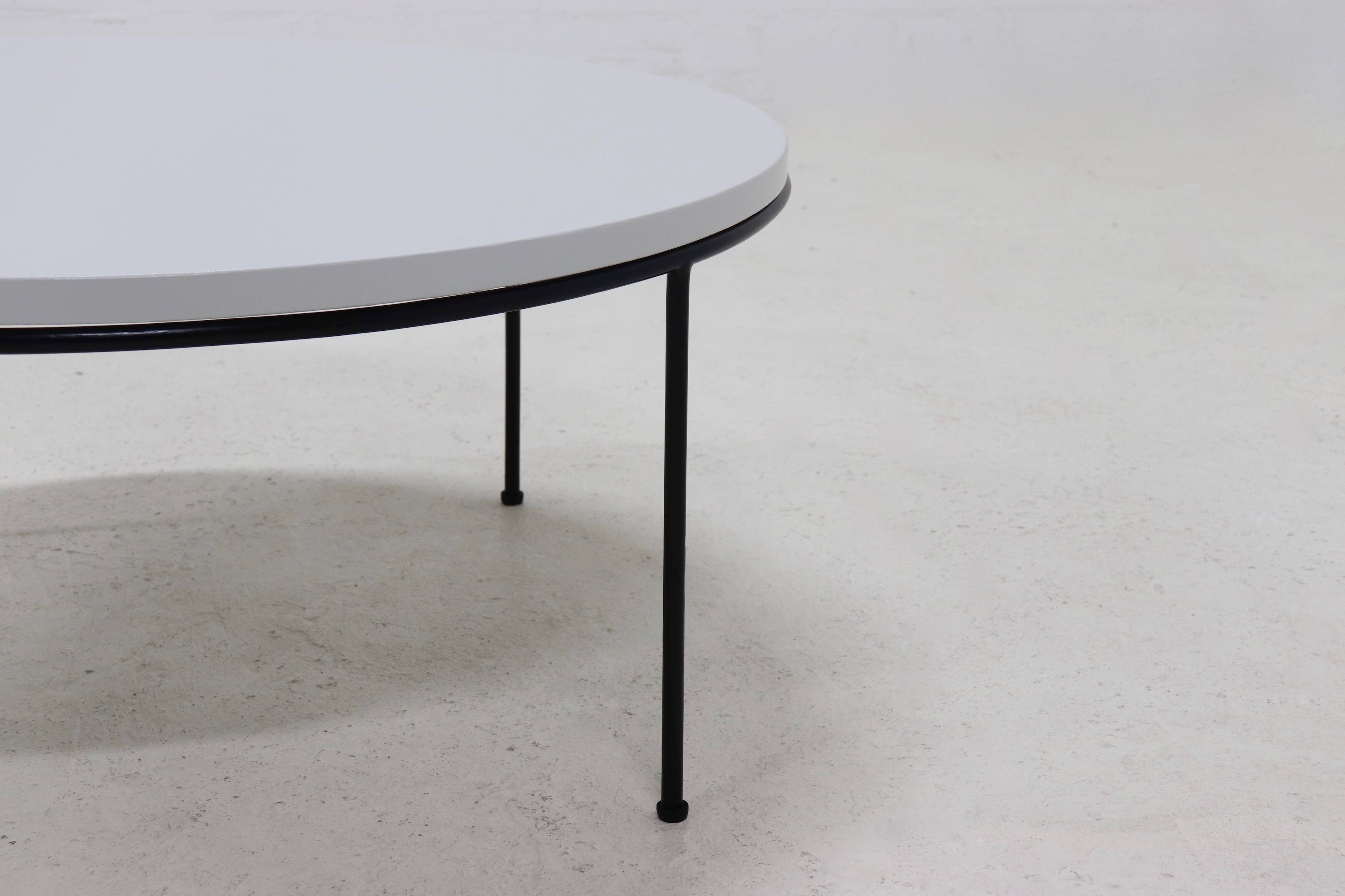 Round Coffee Table by Paul McCobb for Metz & Co 1950s