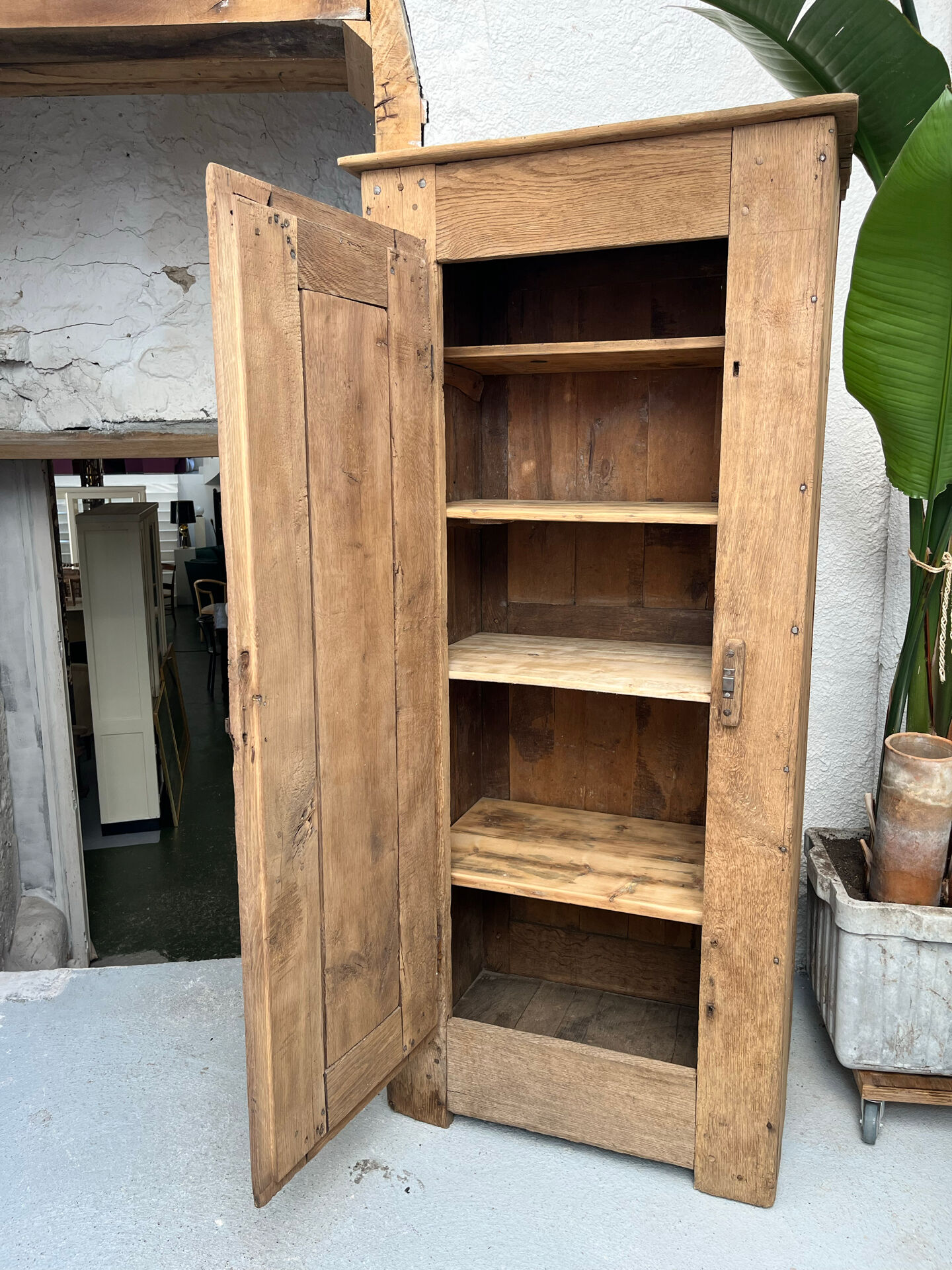 Small rustic bonnetière in 18th century oak.