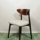 Chaise scandinave en bois et tissu écru