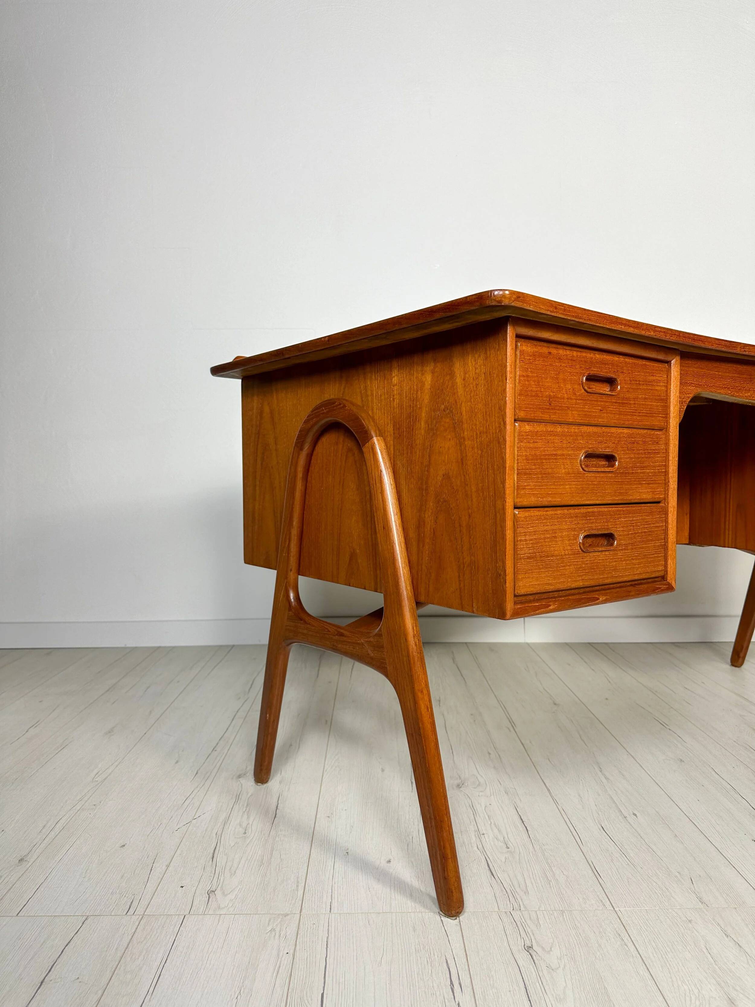 1960s Vintage Curved Teak Writing Desk by Svend Aage Madsen