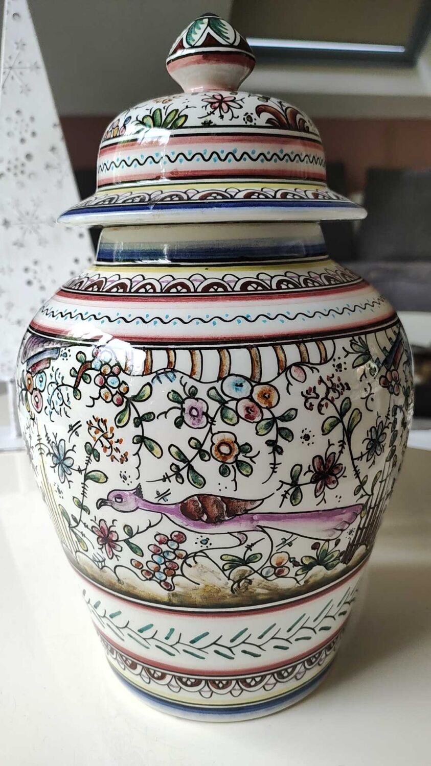 Potiche/ginger pot, tea reproduction xviith museum, art and deco, hand painted signed