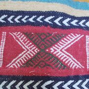 Tapis ethnique traditionnel fait main 100×55cm