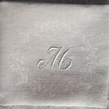 6 monogrammed damask napkins "M"