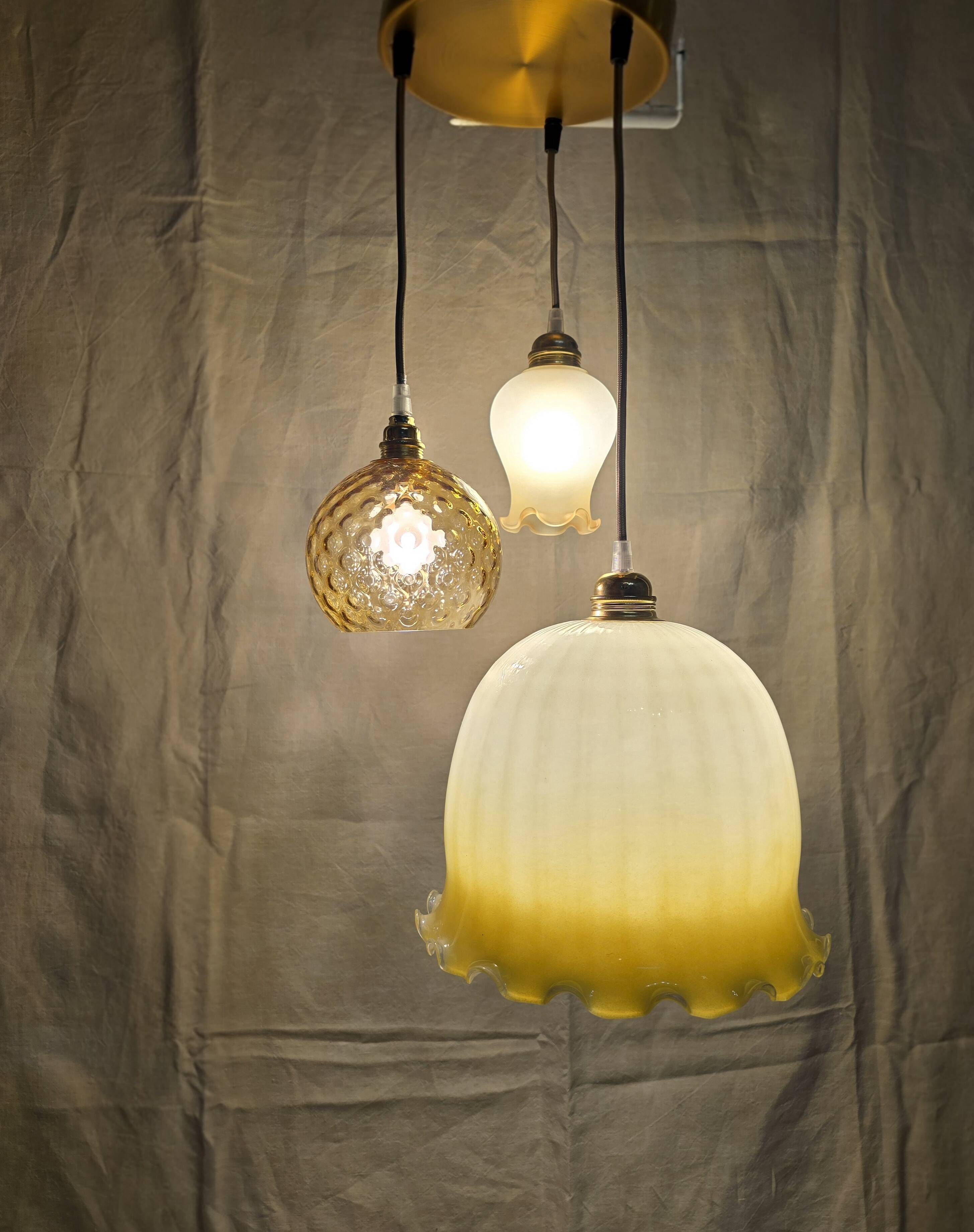 Suspension triple opaline with engraved and frosted glass in shades of yellow-orange.