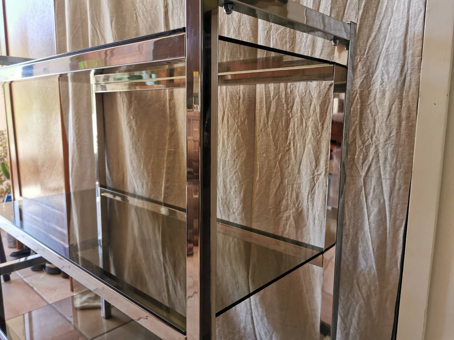 Étagère vintage métal chromé et verre fumé