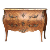 Louis XV style curved chest of drawers of very fine craftsmanship (Faubourg work)