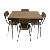 Table en formica avec 4 chaises