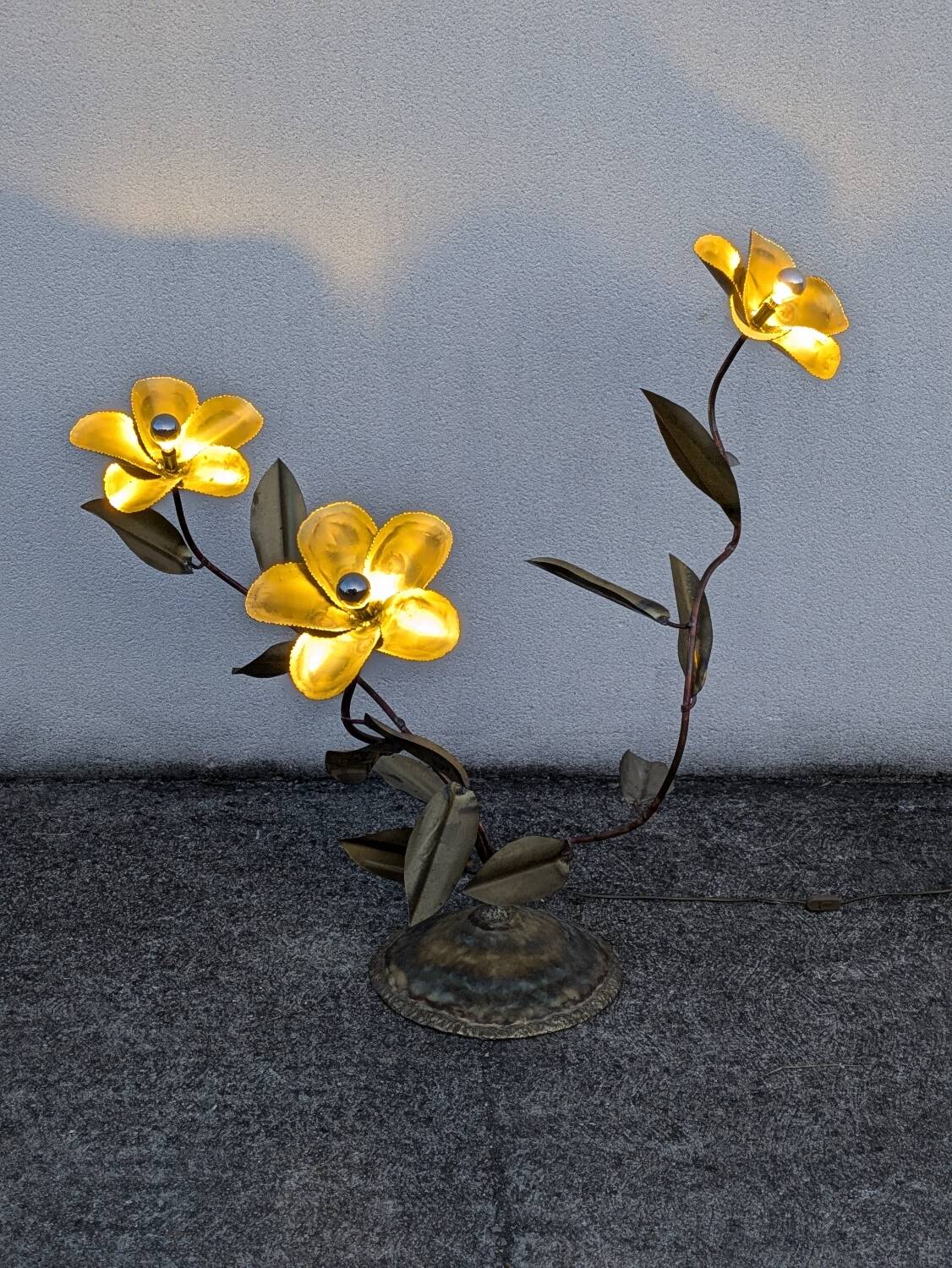 Vintage Brass Flower Floor Lamp - Hollywood Regency Style 1960s/1970s