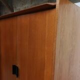 Wardrobe compass feet