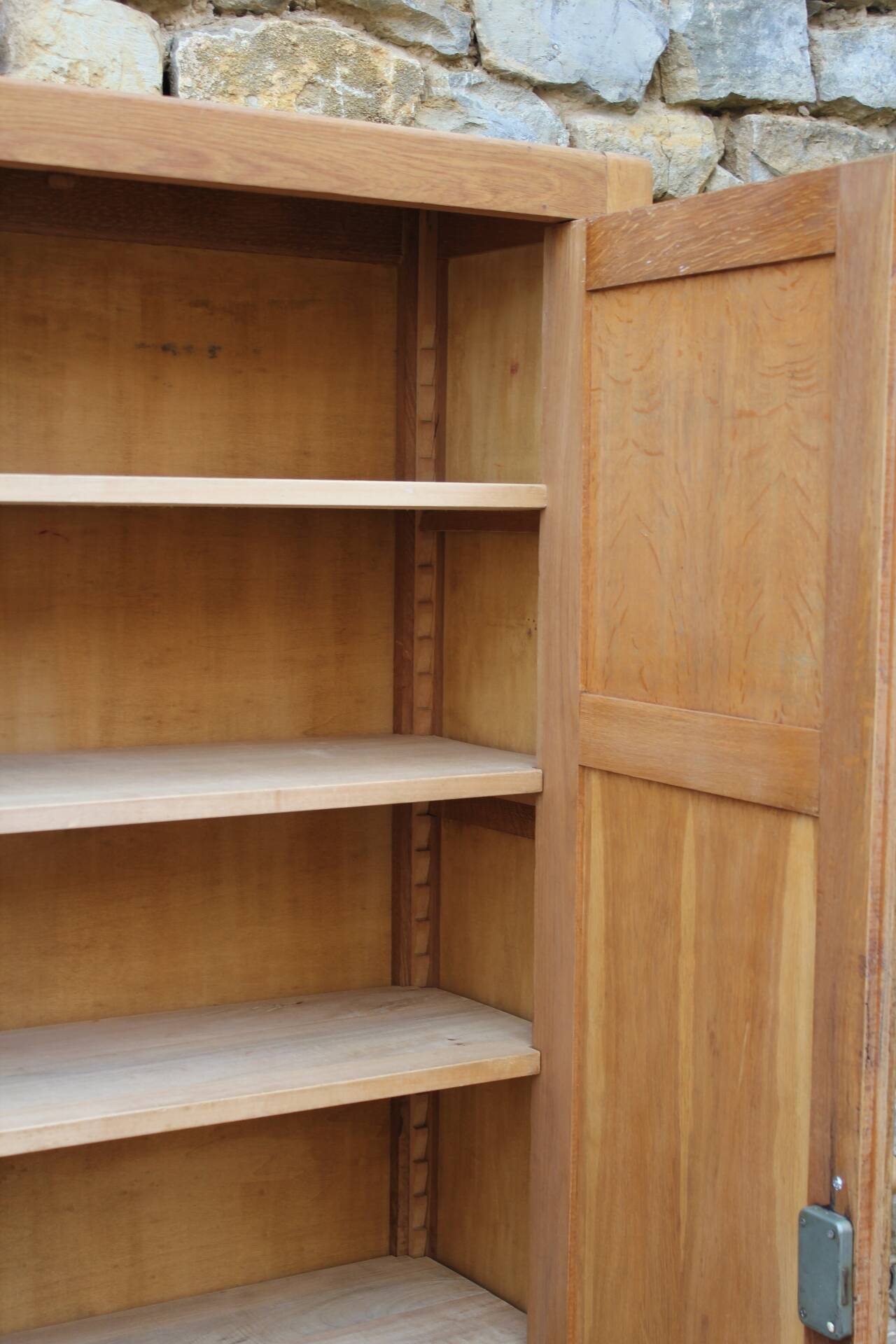 Armoire parisienne 