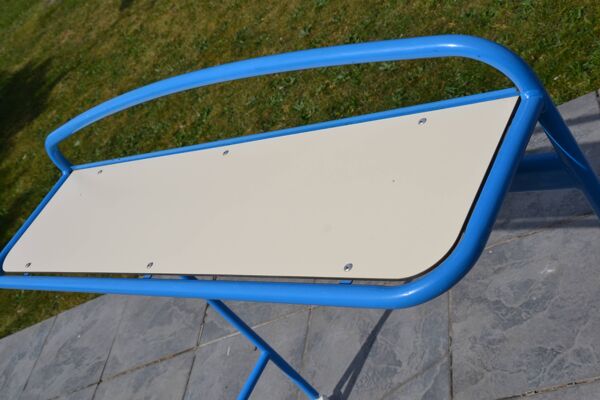 Etagère et patères d'école sur roulettes