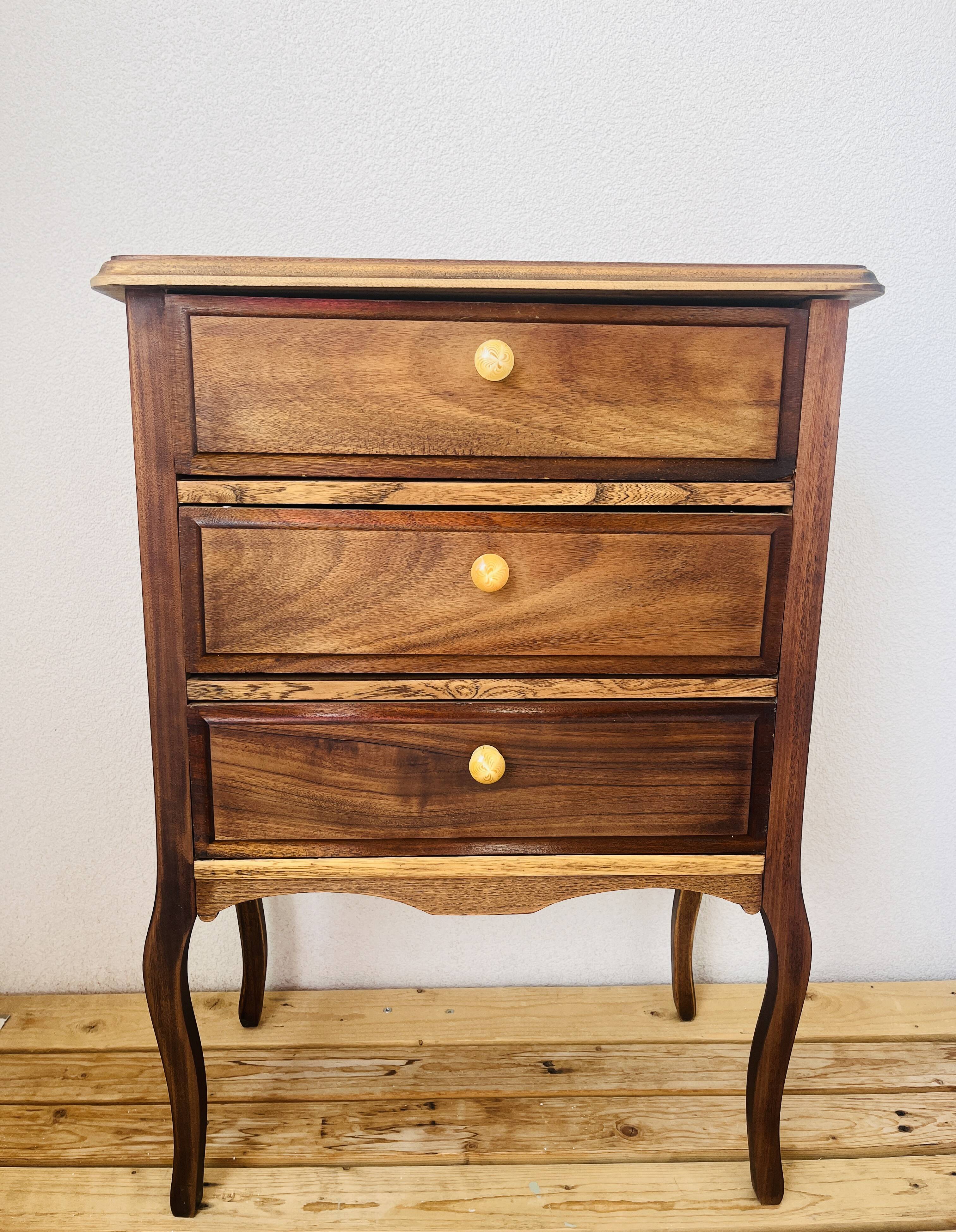 Vintage chest of drawers