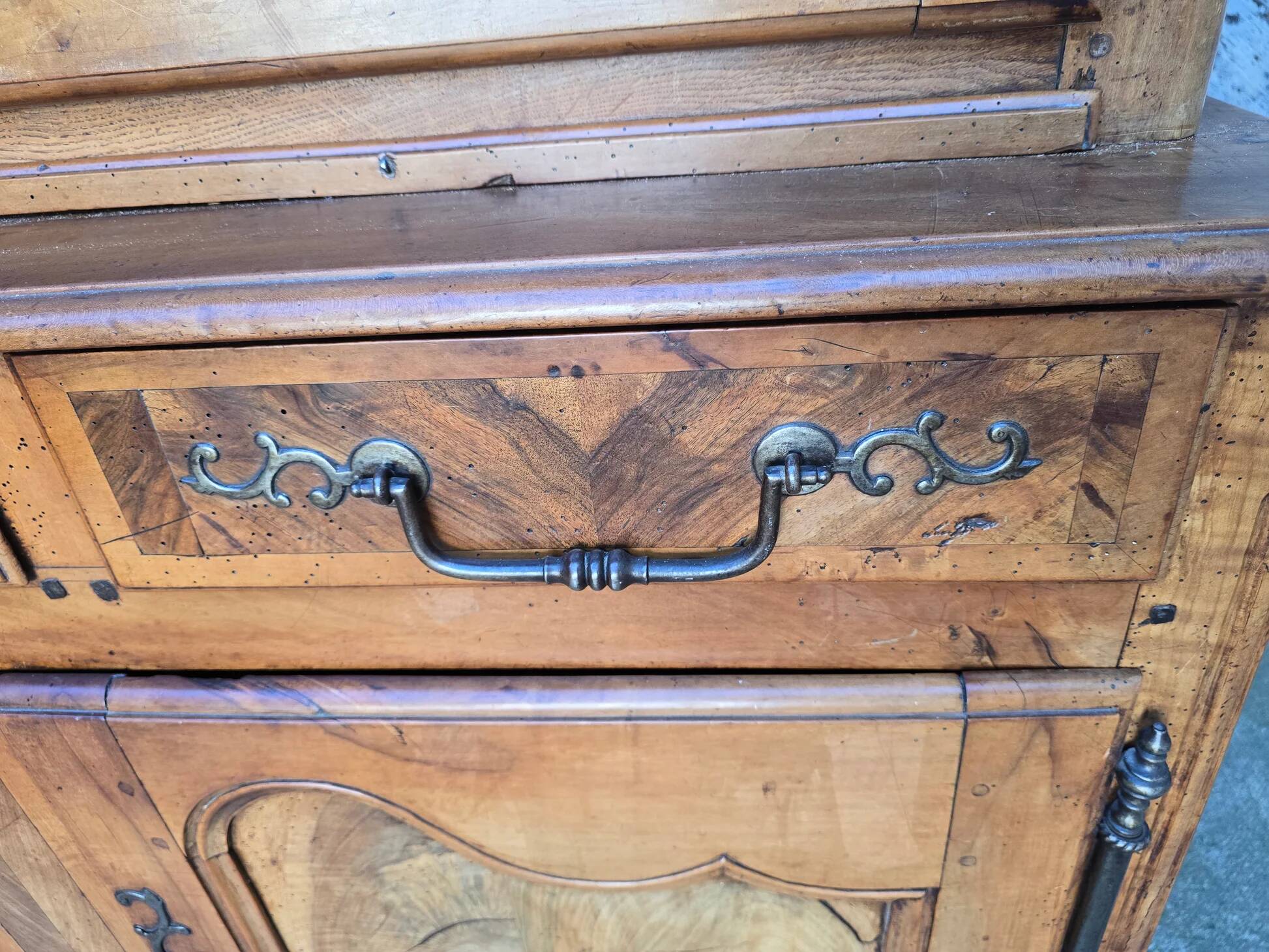 Louis XV two-body buffet in solid walnut – 18th century