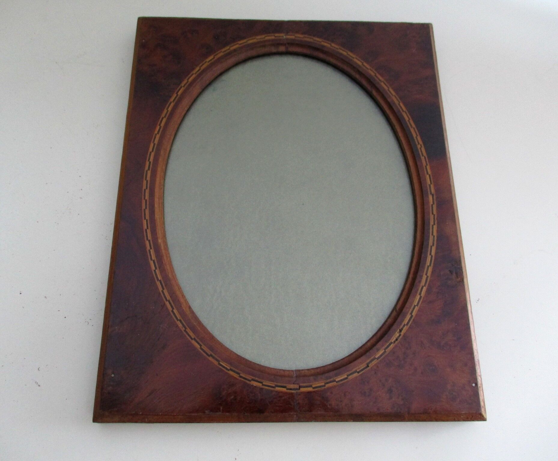 Encadrement en loupe et marqueterie