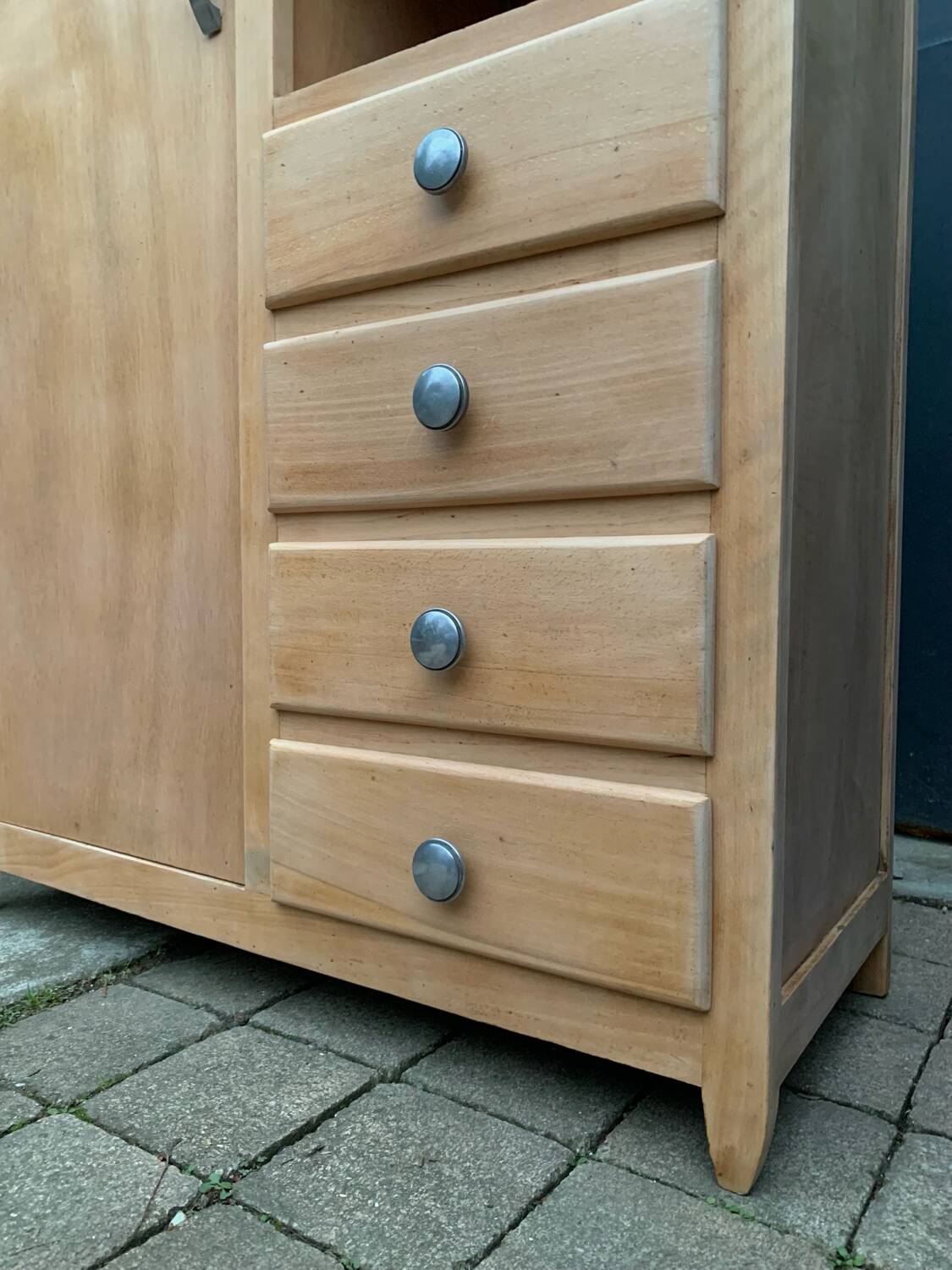 Armoire parisienne asymétrique bois brut 1950