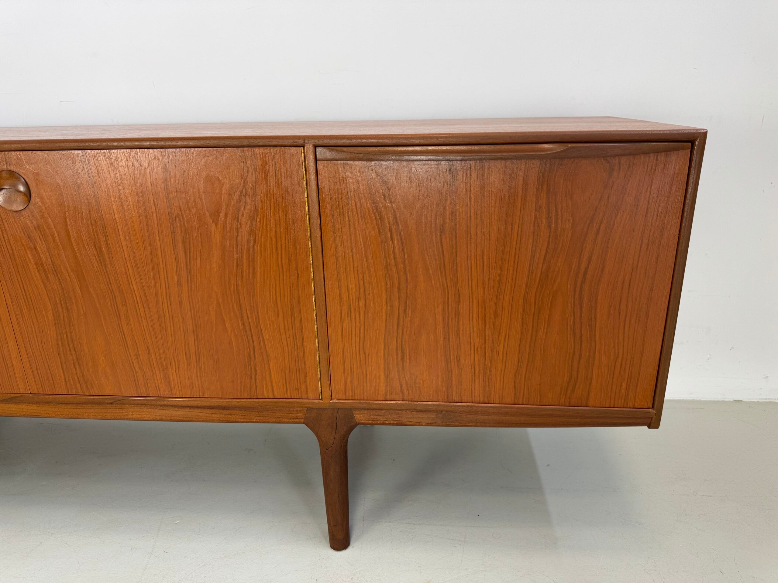 Vintage sideboard McIntosh "Torpedo"