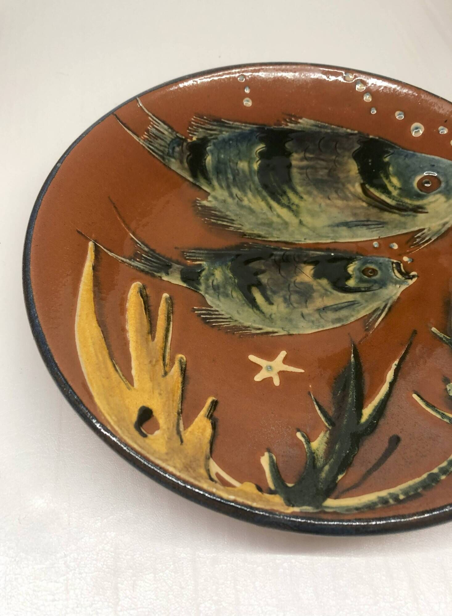 Lluís Puigdemont artisanal dish in enameled ceramic with fish decor