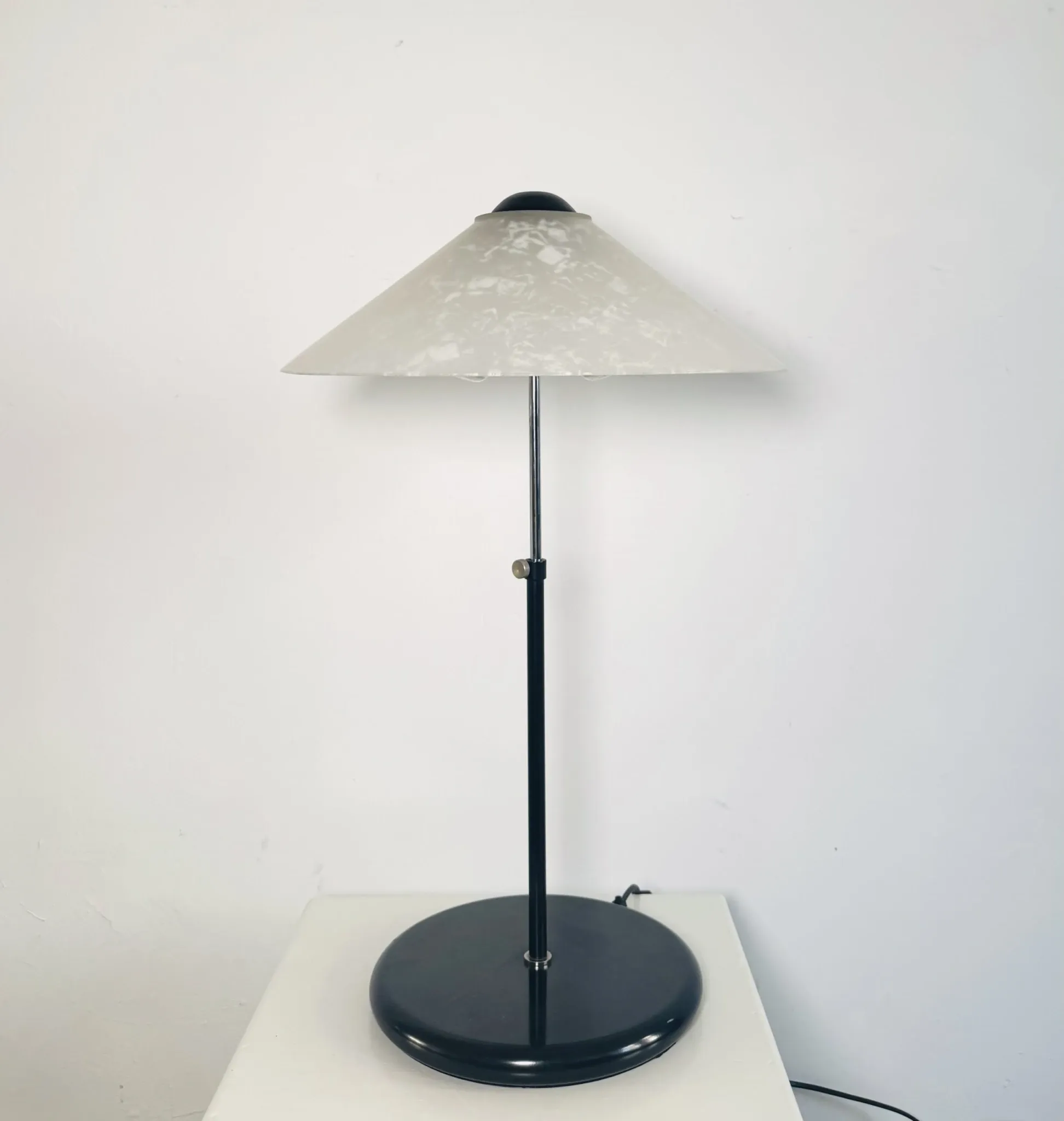 Lampe de table en verre dépoli par Af Cinquanta, Italie, années 1980.