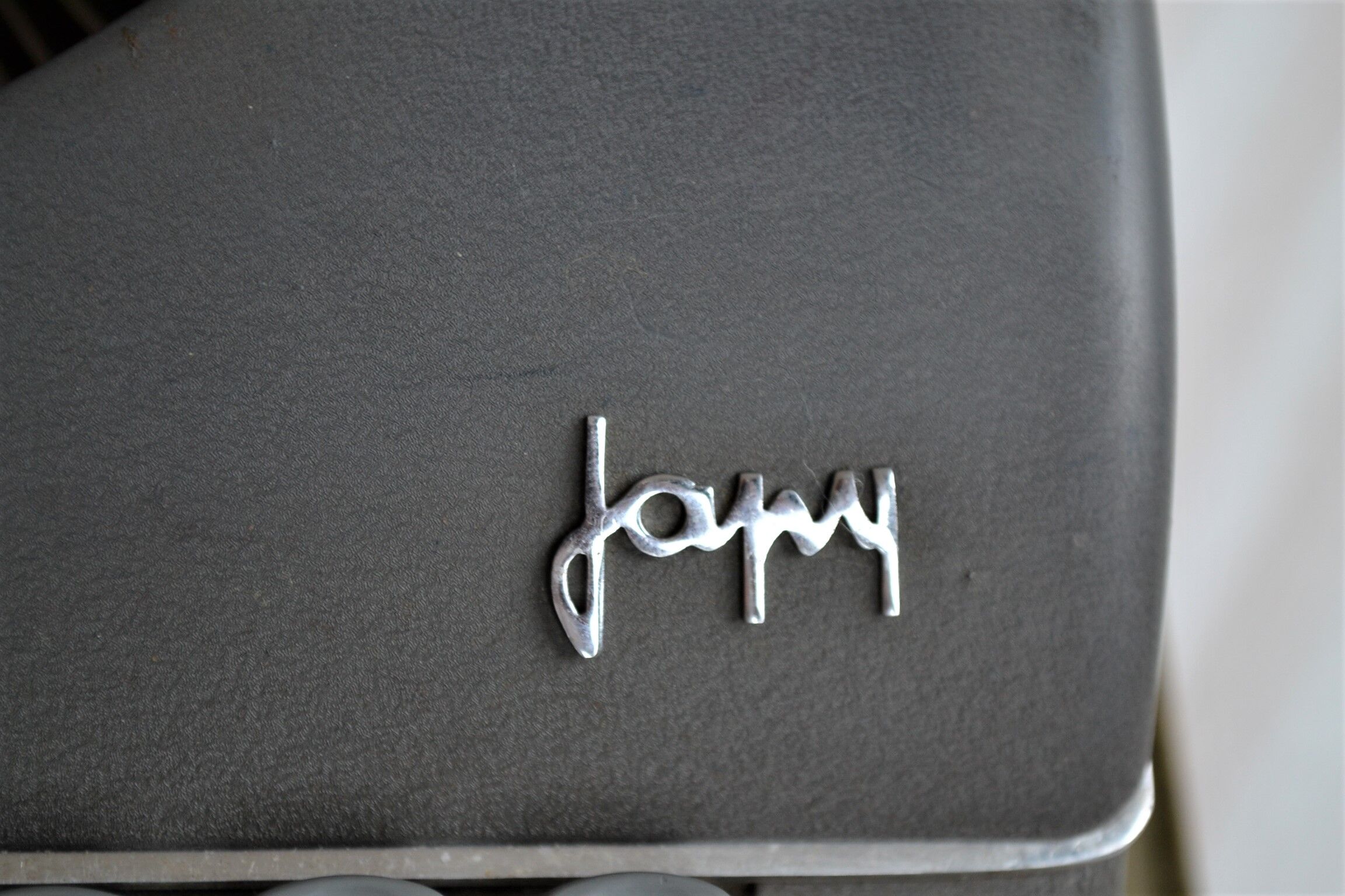 Japy portable metal anthracite 1960 portable writing machine