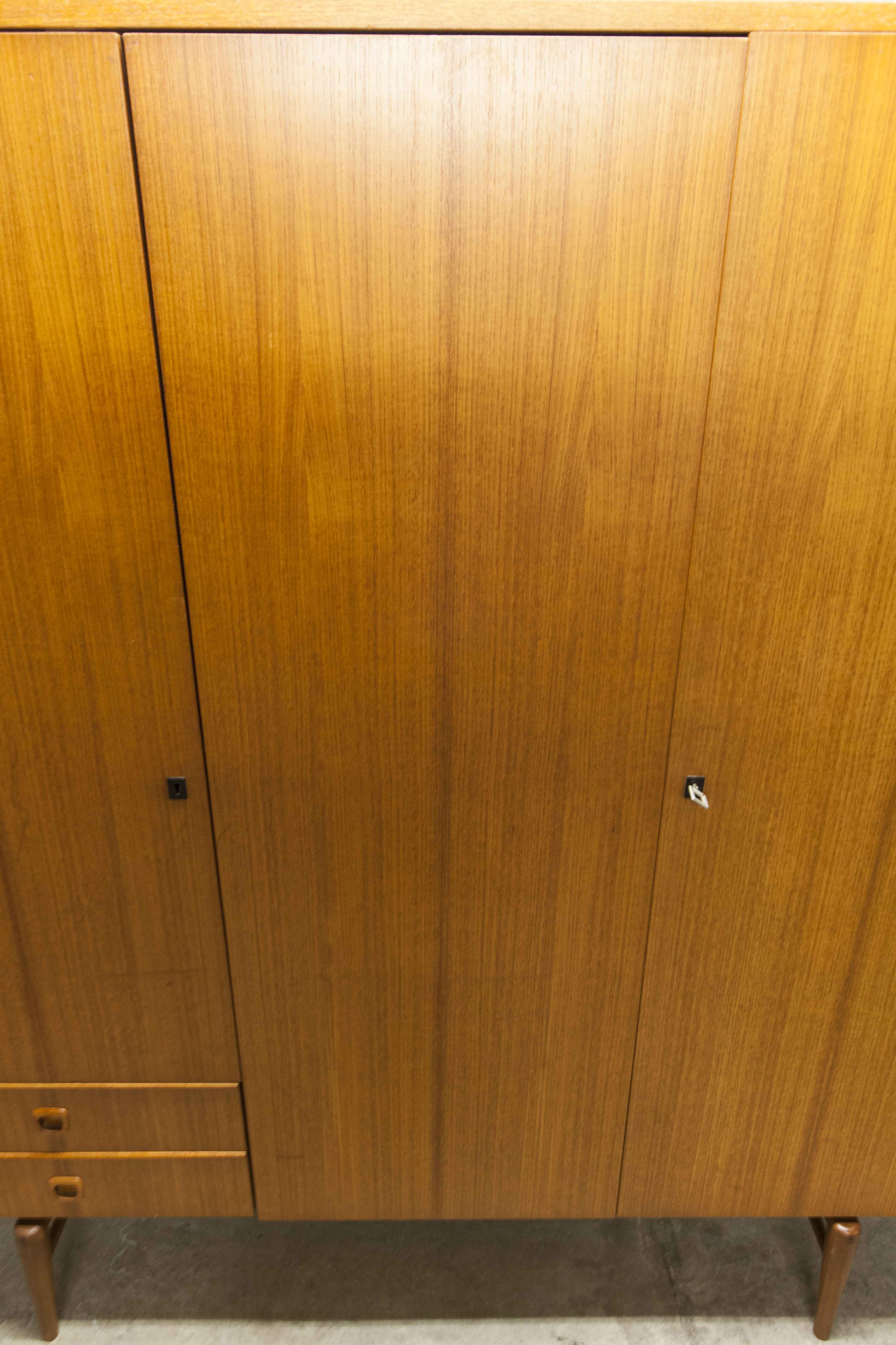 Armoire teck des années 60 Simat Meubles