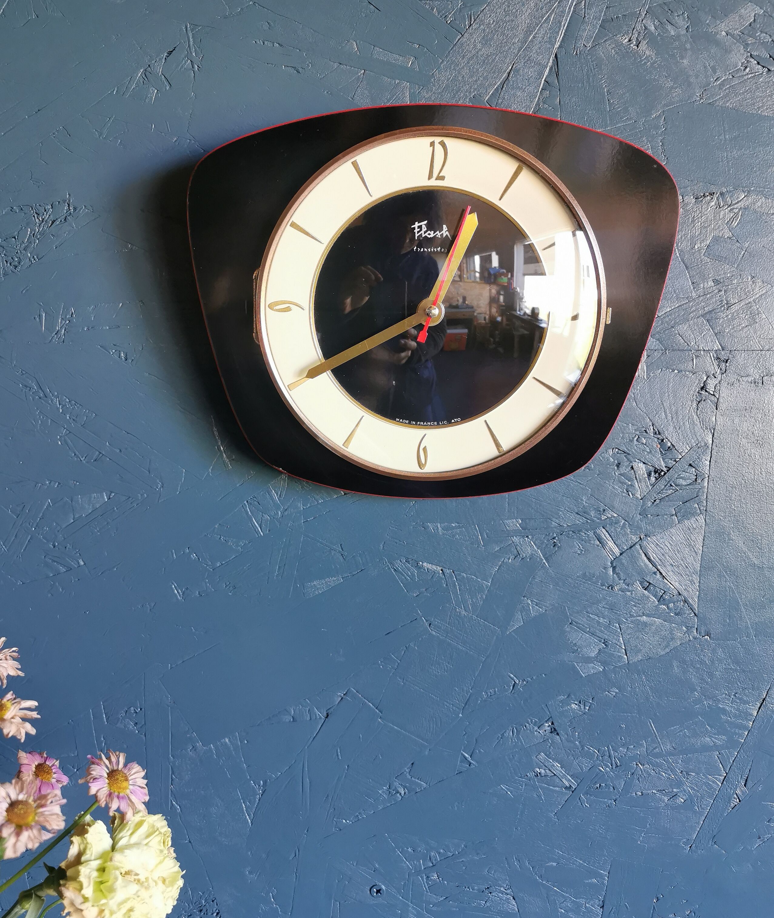 Vintage formica silent trapezoid wall clock "Flash black transistor"