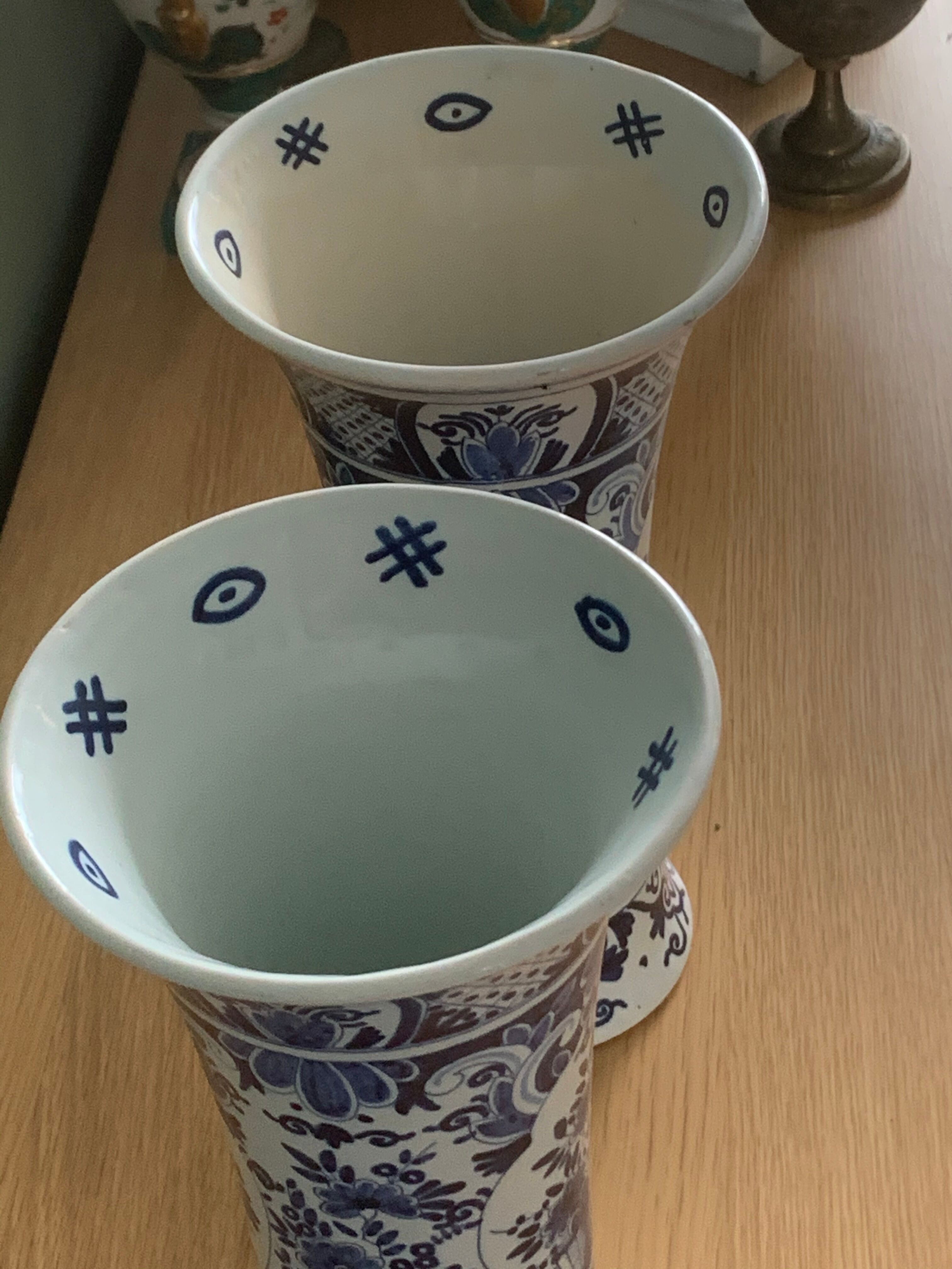 Paire de vases anciens décor fleuri