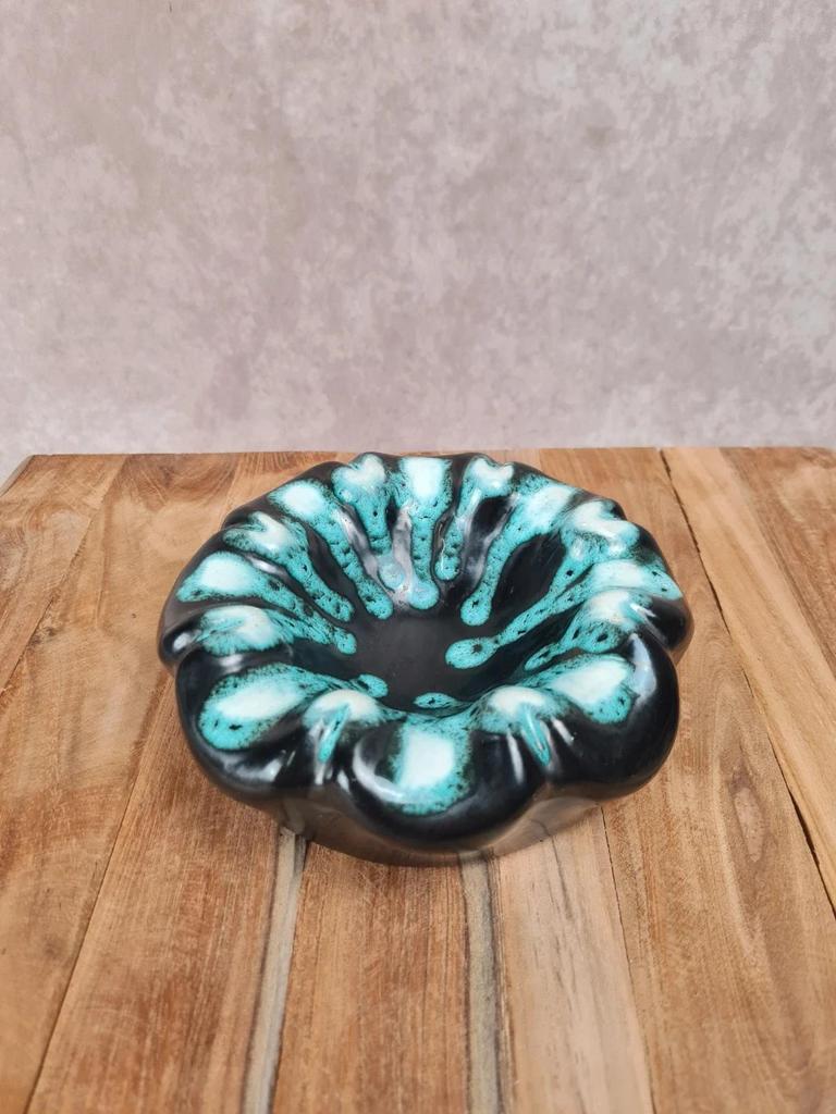 Cendrier vintage signé Vallauris – émaillé turquoise et noir