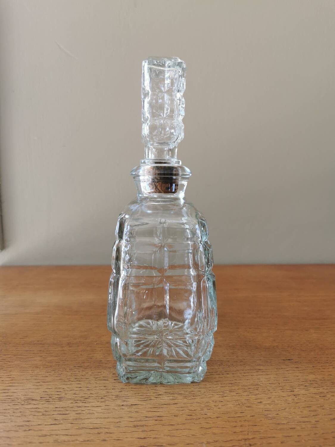 Carafe en verre forme flacon de parfum