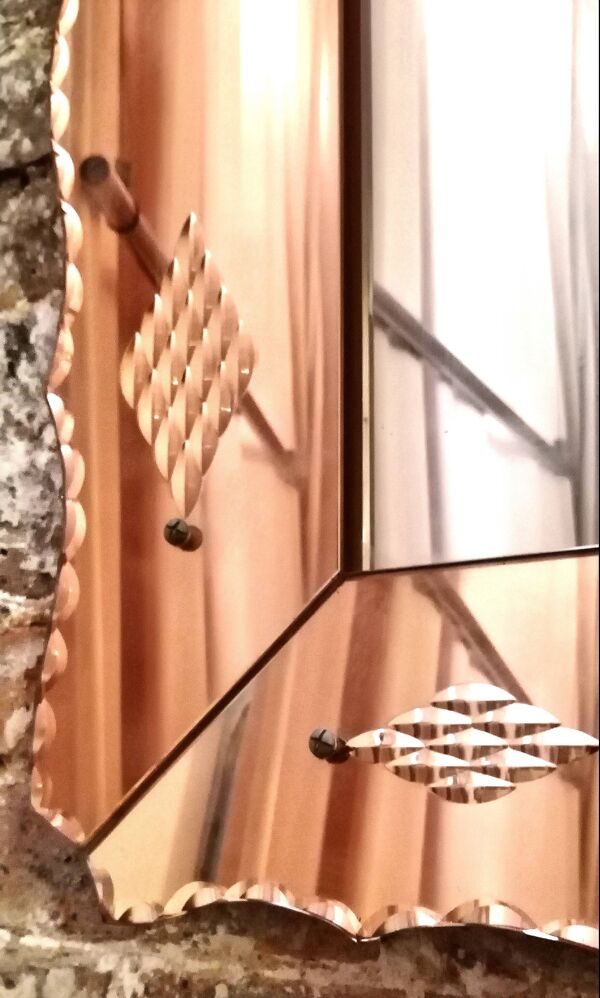 Miroir vénitien à bord rose et décors gravés vintage des années 50 / 60