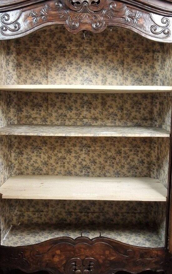 Important Louis XV wedding wardrobe in walnut and burl.