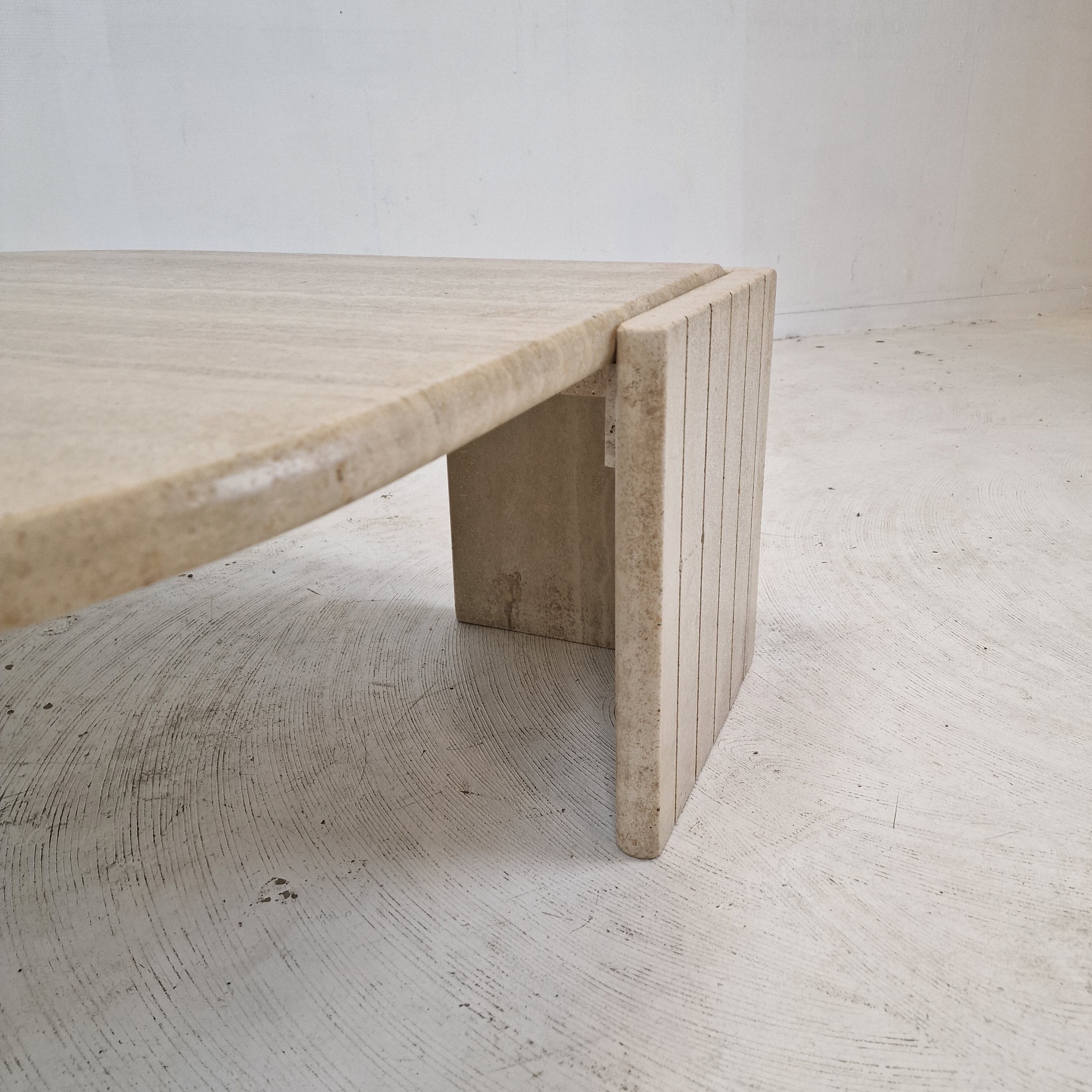 Italian Coffee Table in Travertine, 1980s