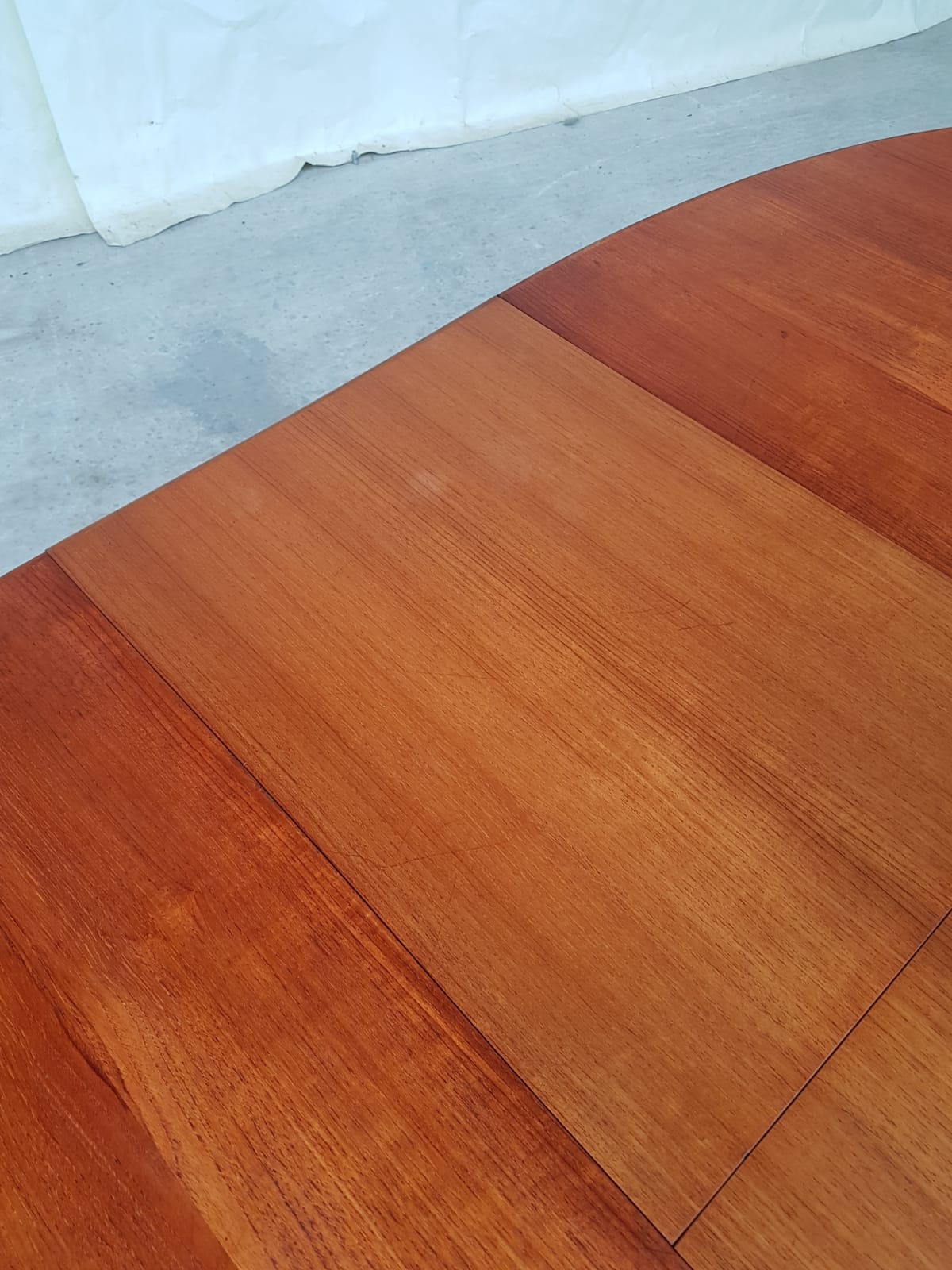 Dining table by William Lawrence
