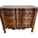 Commode à tiroirs en noyer