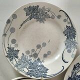 8 ironstone plates from the 19th century in blue camaïeu, mixed manufacturers.