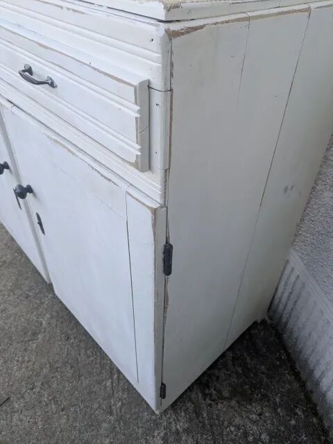 Buffet vintage white