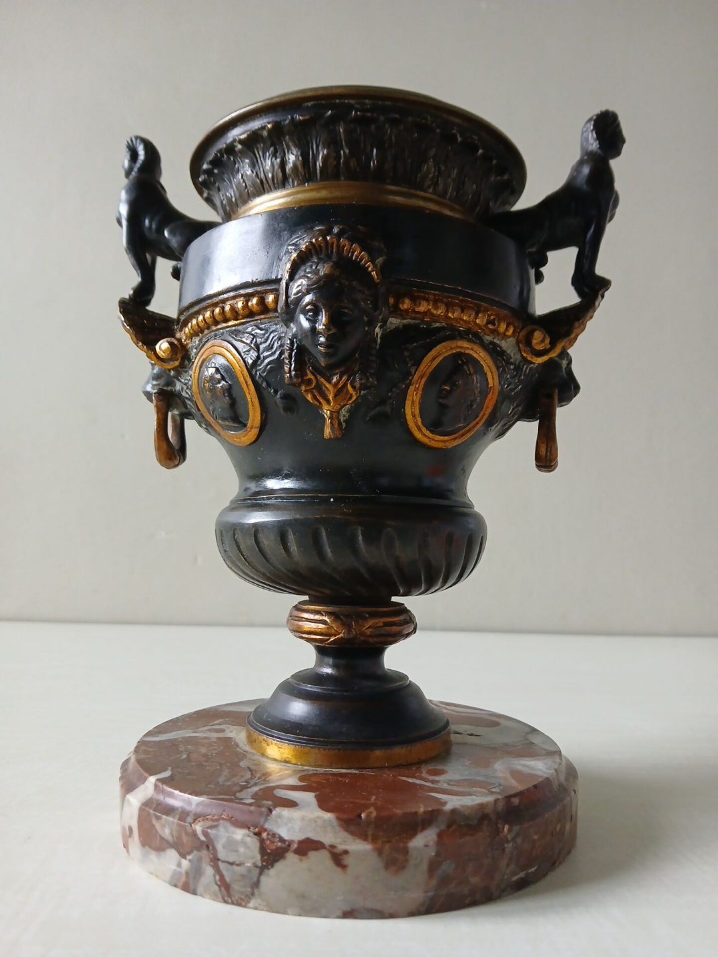Ancient Médicis vase in gilded bronze with sphinxes – Napoleon III 19th century
