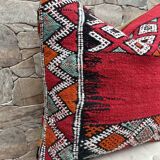 Vintage cushion cover in Berber kilim: Moroccan wool cushion.