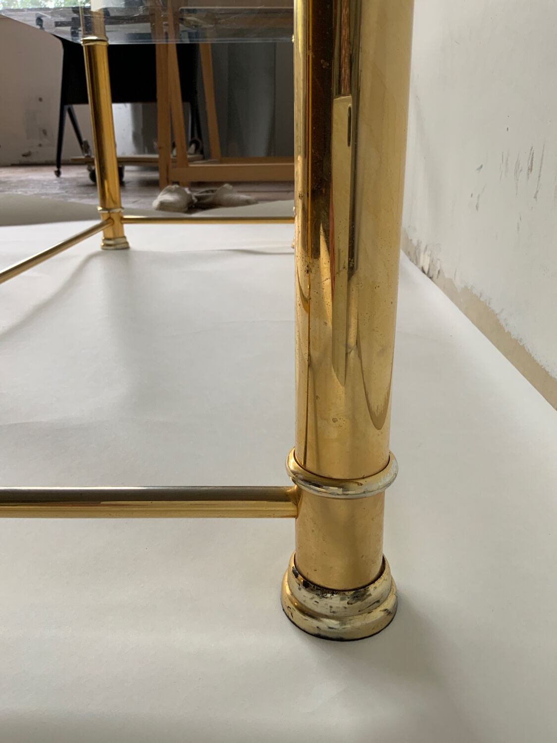 Table basse verre et métal doré