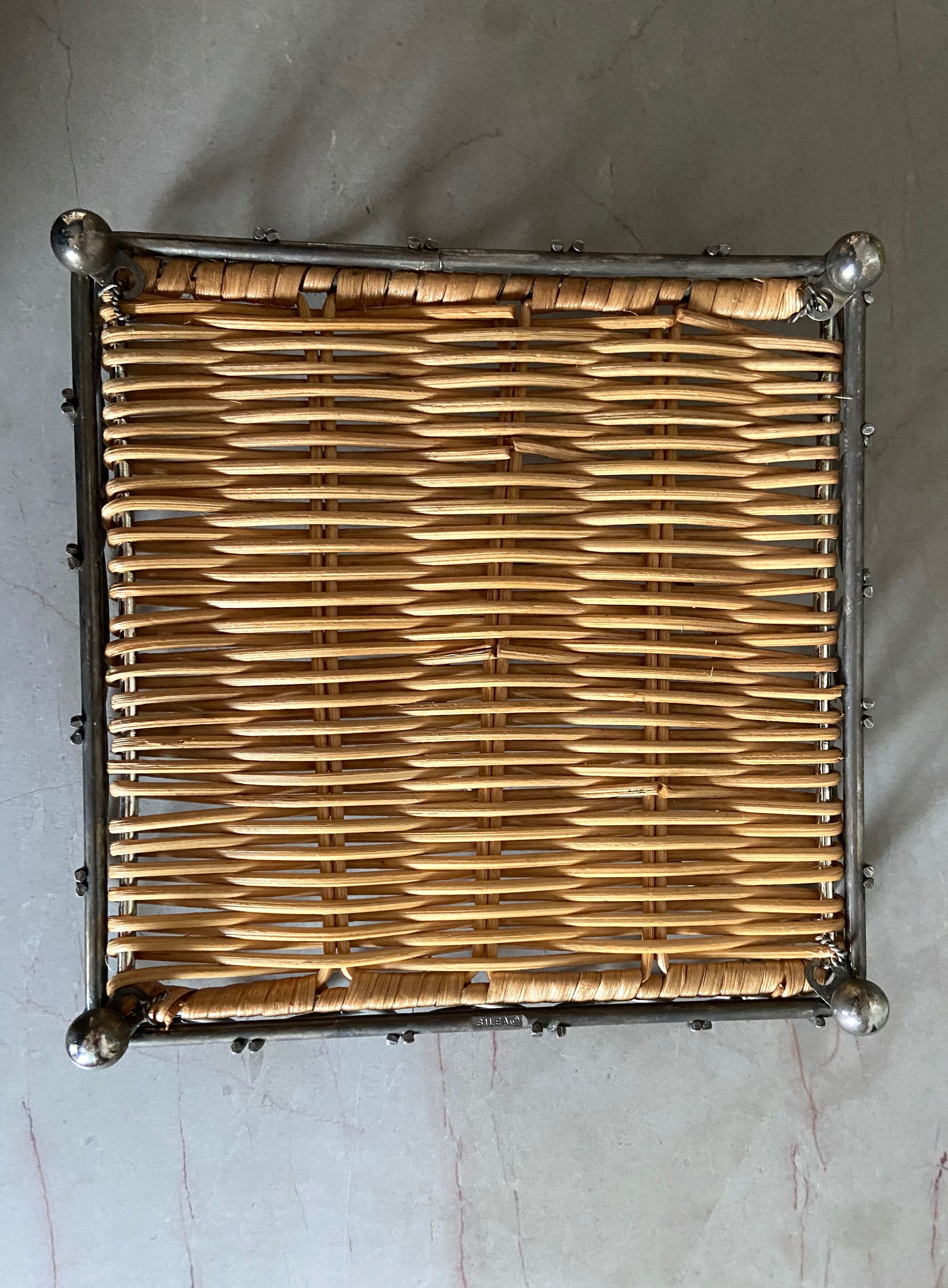 Napkin rail