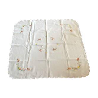 Nappe en coton brodé de motifs de pâques