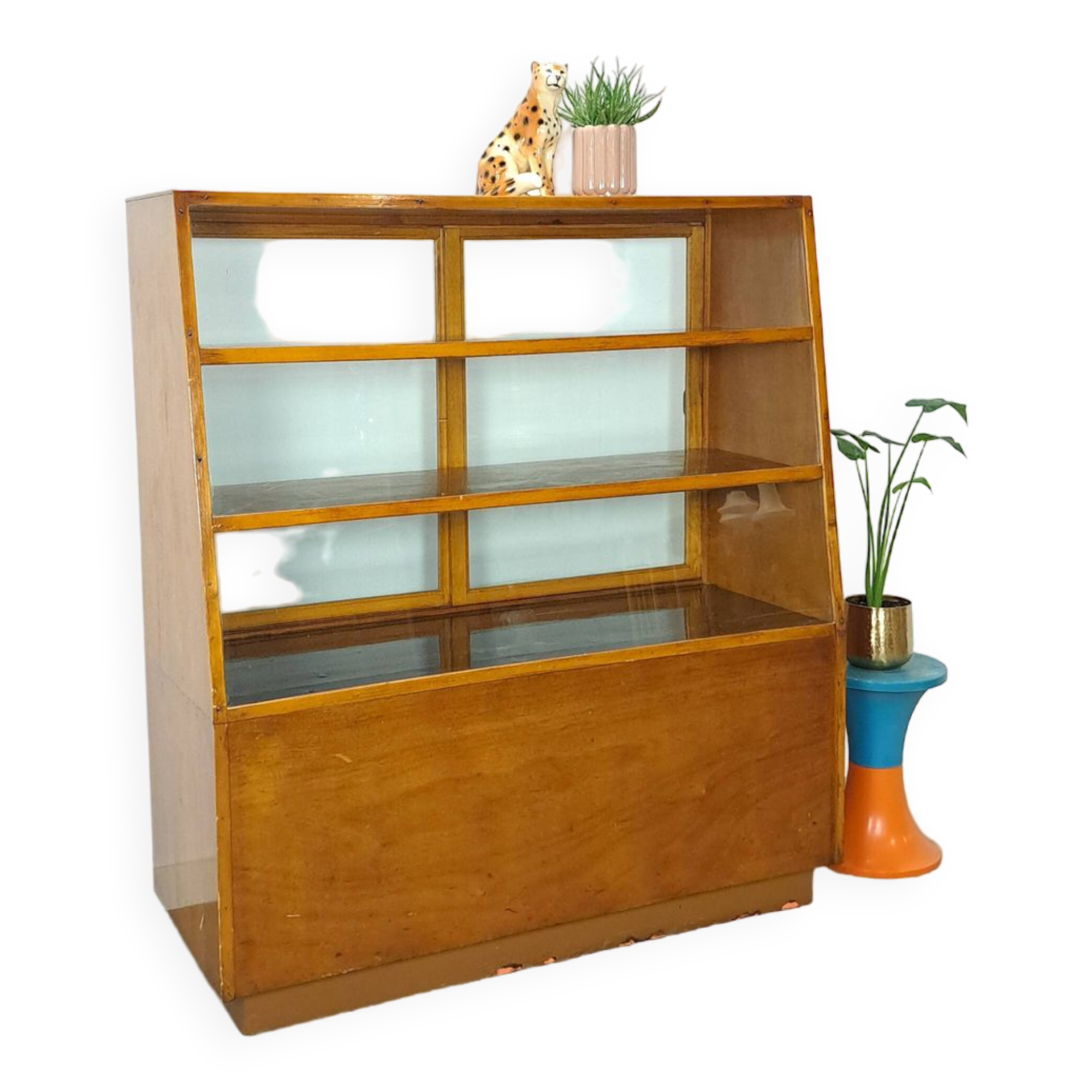 Vintage fineer toonbank, winkel vitrine met schuifdeuren